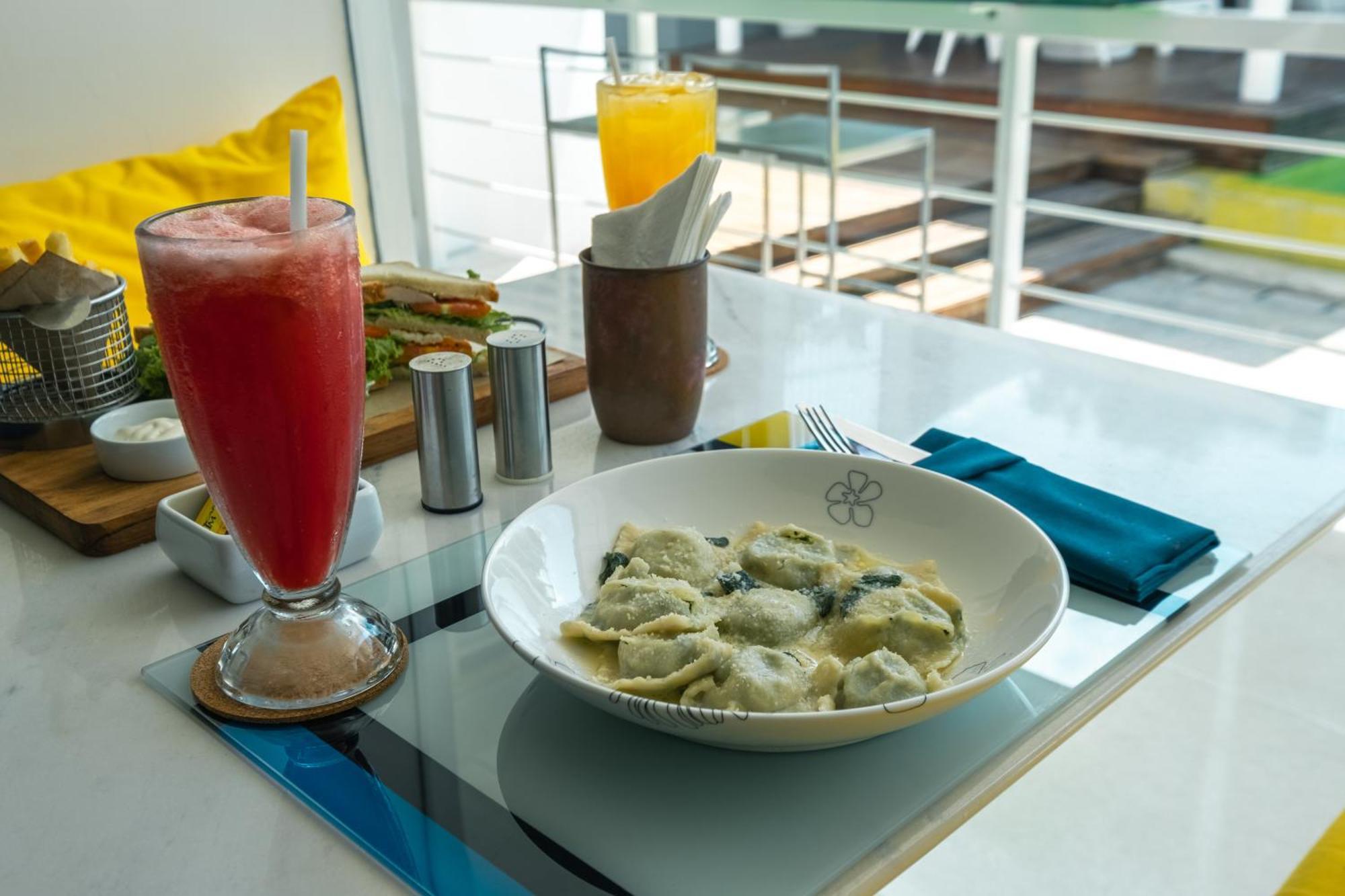 Chill Hotel Seminyak Buitenkant foto